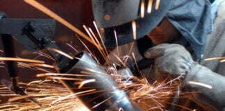 Setor de máquinas e equipamentos encerra 2023 com queda de 11% na receita