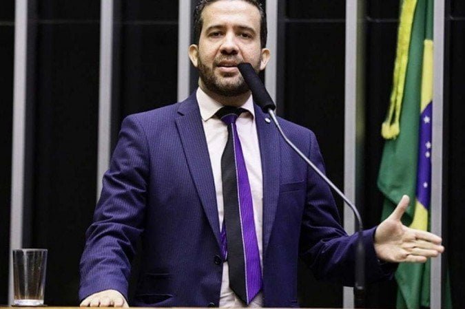 Pré-candidato à Presidência, Janones diz que governo Bolsonaro "ressuscitou" Lula politica