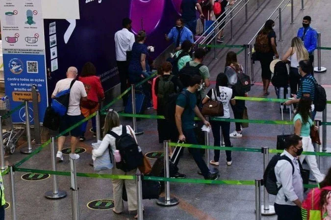 Apesar da ômicron, vários países europeus suspendem restrições contra a covid-19 mundo