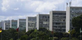 Ministros que serão candidatos nas eleições têm de deixar cargo até 1º de abril