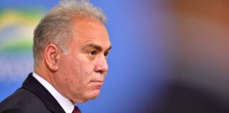 Ministro diz que país atingirá meta de vacinação contra a pólio