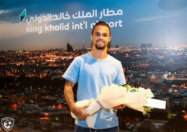 Michael chega à Arábia Saudita para se apresentar ao Al Hilal esporte