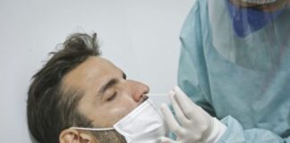 Taxa de positividade para Covid-19 aumenta 18 pontos percentuais em 30 dias, diz Abramed