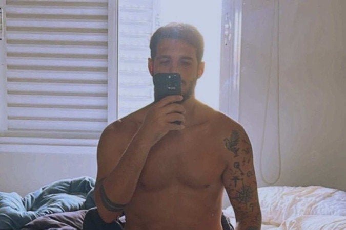 BBB22: Rodrigo Mussi compartilha clique provocante na cama cultura