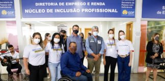 Ponto de vacinação prioriza atendimento à população com deficiência