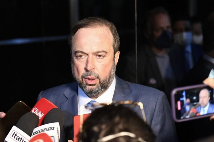 Silveira deve alegar independência do PSD para rejeitar liderança no Senado politica