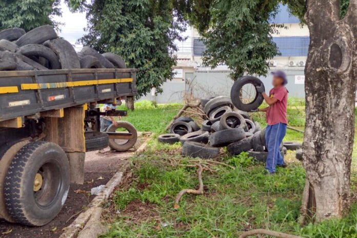 GDF Presente recolhe 300 pneus no SAAN para combater o Aedes aegypti brasilia