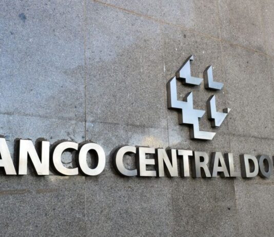 Mercado eleva projeção para juros em 2026