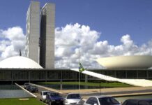 Bancadas acionam STF para barrar tramitação de projeto que reduz penas do 8 de Janeiro