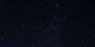 Oumuamua: O Intrigante Objeto Interestelar que Desafia Explicações Convencionais