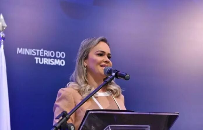 Bivar defende ministra de Lula ligada a miliciano; colegas evitam foto politica