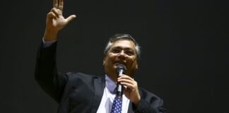 Flávio Dino autoriza PF a acessar dados de investigação sobre produtora de filme de Bolsonaro