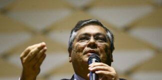 Flávio Dino vota por responsabilizar redes sociais por conteúdos ilegais de usuários