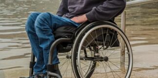 Pessoas com atrofia muscular espinhal enfrentam falta de acessibilidade e de acolhimento