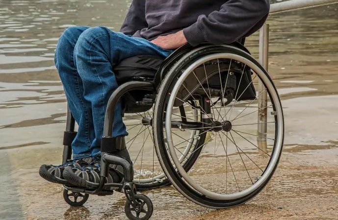 Pessoas com atrofia muscular espinhal enfrentam falta de acessibilidade e de acolhimento saude