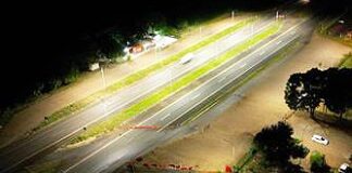 CEB instala nova iluminação pública em frente ao posto da PRF, na BR-020