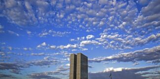 Aprovada PEC que anistia multas por falta de candidatas mulheres e negras