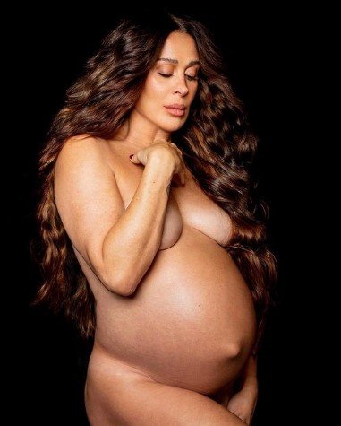 Claudia Raia posa nua na reta final da gravidez; veja fotos cultura