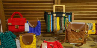 Artesãos contam com espaços novos e atenção do governo