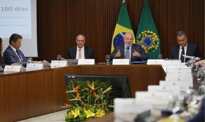 Presidente pede unidade de ministros em anúncios do governo politica
