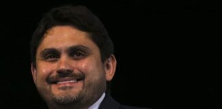 Após encontro com Lula, Juscelino Filho segue no governo