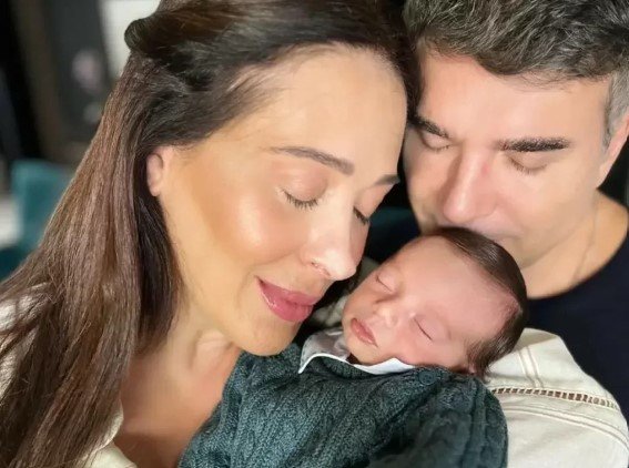 Claudia Raia exibe registro fofo com Luca: "Melhor sensação do mundo" cultura