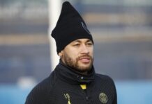 Neymar passa por cirurgia no joelho