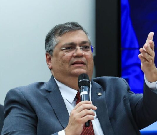 Dino cobra explicações de partidos sobre possível interferência na destinação de emendas parlamentares