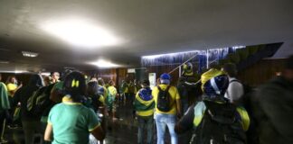 STF iniciou sessão para julgar réus dos atos golpistas de 8 de janeiro