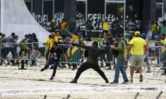 AGU pede a condenação de 40 pessoas por atos golpistas em janeiro justiça