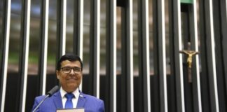 Professor Paulo Fernando toma posse como deputado federal