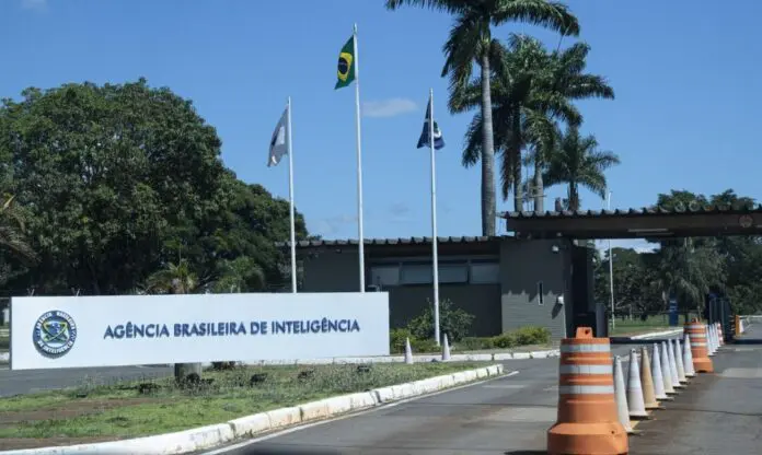 PF abre inquérito para investigar denúncias de espionagem pela Abin mundo