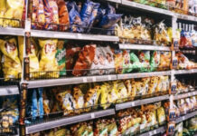 Estudo aponta que ultraprocessados fazem jovens comerem mesmo sem fome