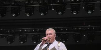 Sam Smith faz show de sucesso em turnê mundial Gloria The Tour