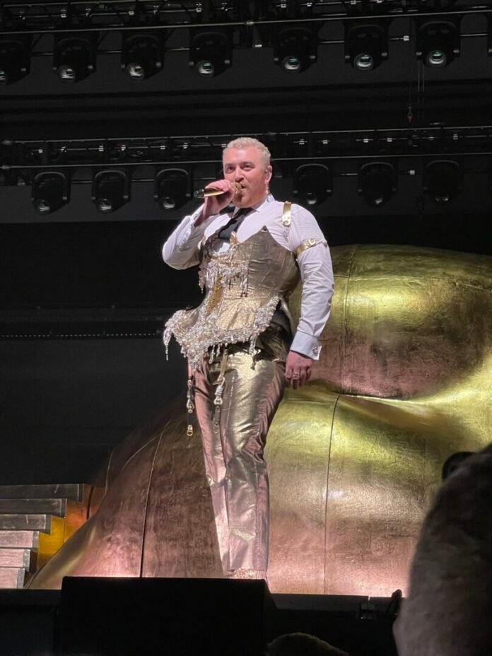 Sam Smith faz show de sucesso em turnê mundial Gloria The Tour cultura