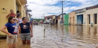 Rompimento de barragem provoca inundações e alagamento no Ceará