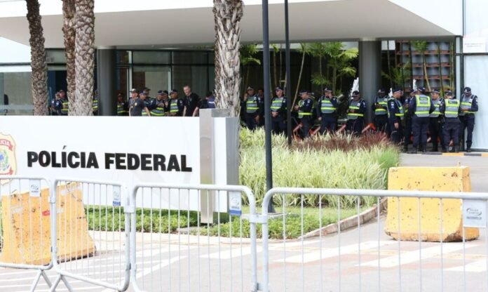 Bolsonaro presta depoimento à Polícia Federal sobre atos golpistas politica justiça