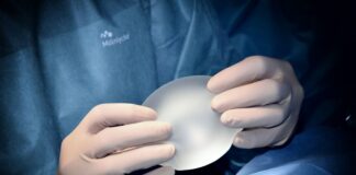 Lei garante troca de implante mamário para paciente de câncer