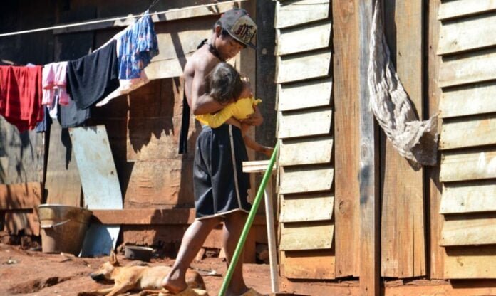 Estudo inédito revela que mais de 62% das crianças indígenas vivem abaixo da linha de pobreza no Brasil mundo