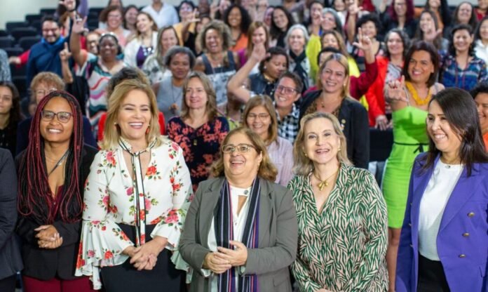 Conselho Nacional dos Direitos da Mulher retoma atividades em Brasília para promover igualdade de gênero mundo