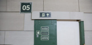 Sinalização viária é instalada no Túnel de Taguatinga