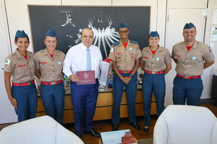 Governador recebe convite de formandos do Corpo de Bombeiros Militar brasilia