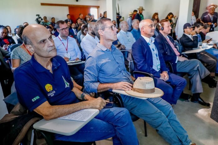 Comitiva de representantes diplomáticos visita a AgroBrasília brasilia