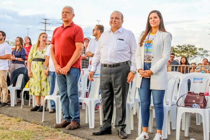 Fieis comemoram a descida do Espírito Santo durante festa de Pentecostes no Taguaparque brasilia