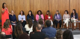 Mulheres ocupam 34% de cargos alta de liderança no setor público