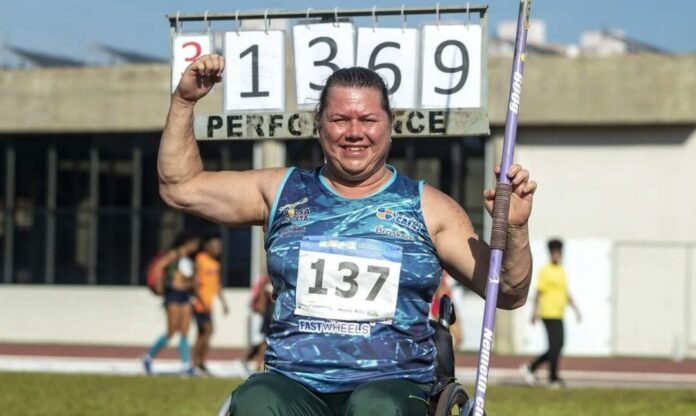 Esportes Beth Gomes quebra recorde mundial paralímpico no lançamento de dardo esporte
