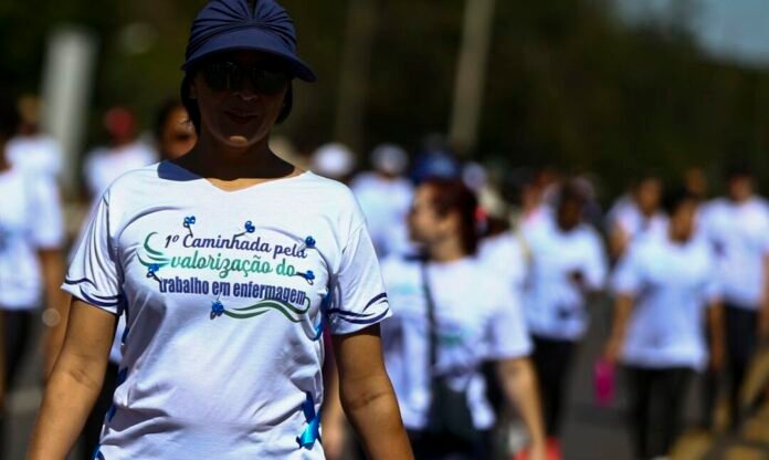 Profissionais da enfermagem fazem ato por valorização da categoria saude