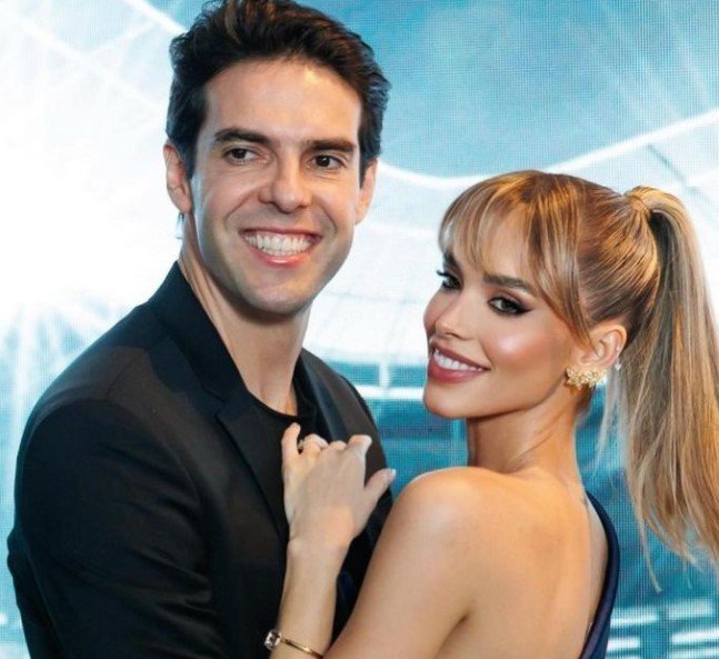 Carol Batista compartilha ensaio ousado ao lado de Kaká nas redes sociais cultura