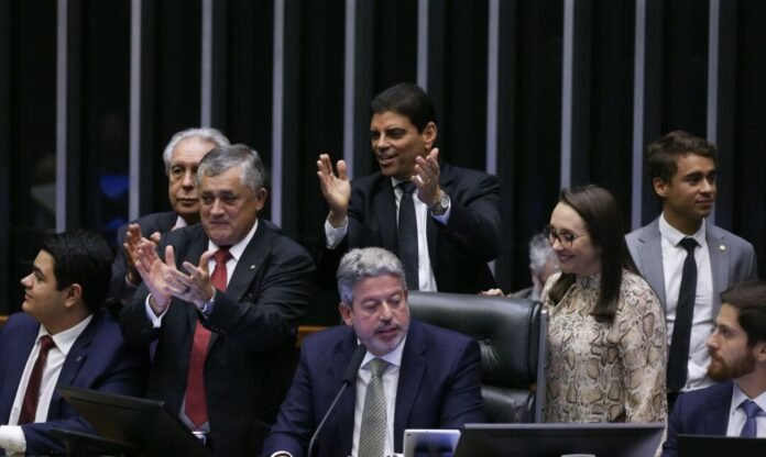 Câmara aprova urgência para projeto do arcabouço fiscal brasilia