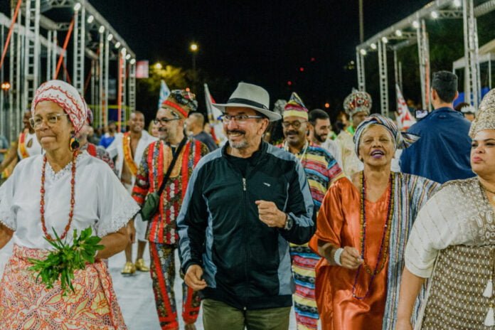 Reaberta, com muita alegria, a Passarela do Samba brasilia